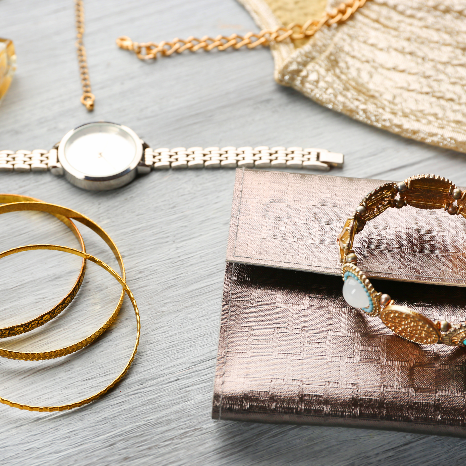 WATCHES & JEWELRY